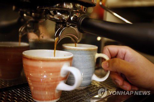 '커피 한 잔'에스프레소 한 잔의 카페인 함유량은 보통 75㎎ 정도다. [EPA=연합뉴스 자료사진. 재판매 및 DB 금지]
