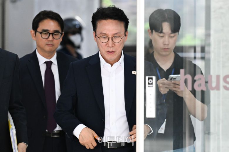 김민석 국무총리 후보자가 19일 서울 영등포구 꿈더하기 사회적협동조합에서 열린 발달장애인 일자리 현장 간담회에 참석하고 있다. 조현호 기자 hyunho@